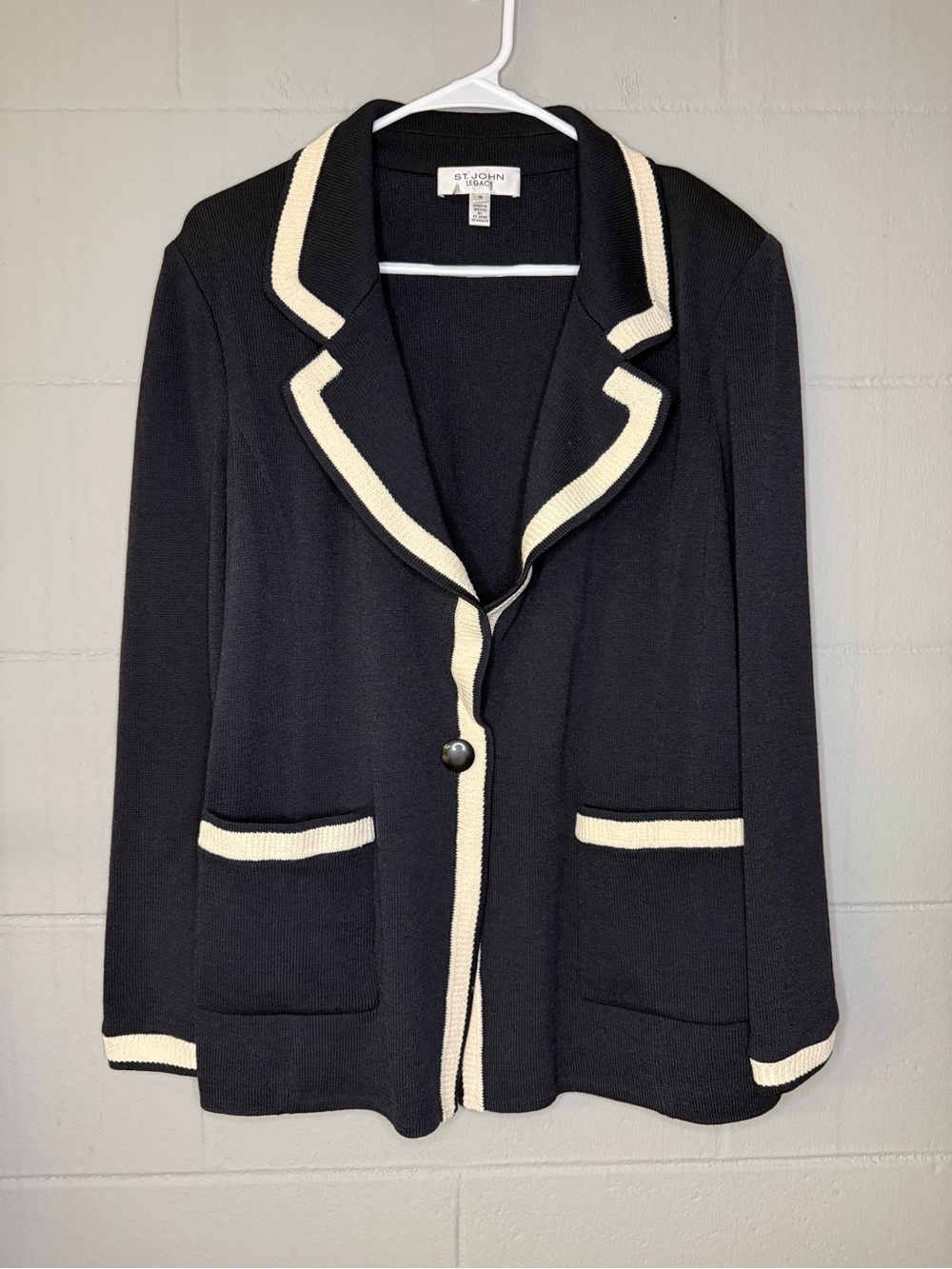 St. John Legacy Black Santana Knit Blazer with Cream Trim Women’s Size 12 Luxury